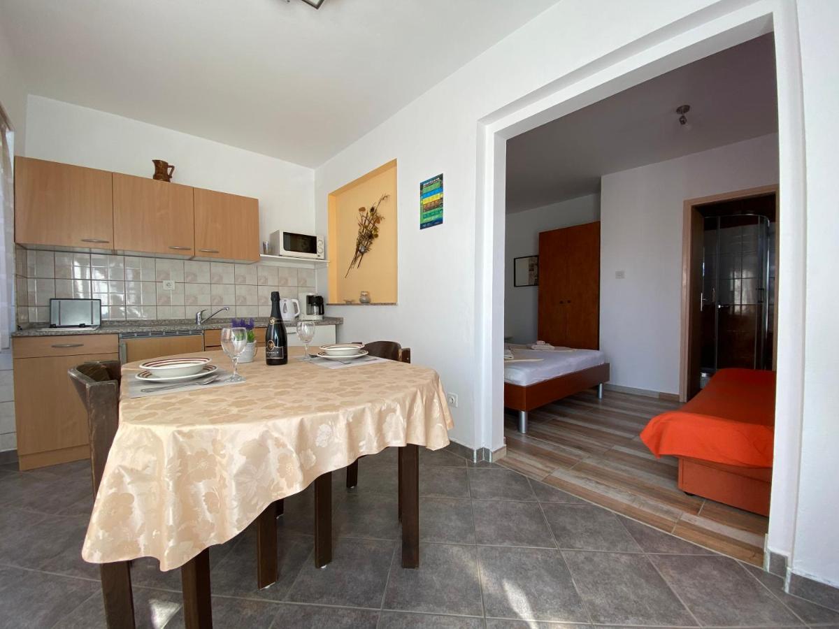 Guest House Dijana Krk Town Luaran gambar